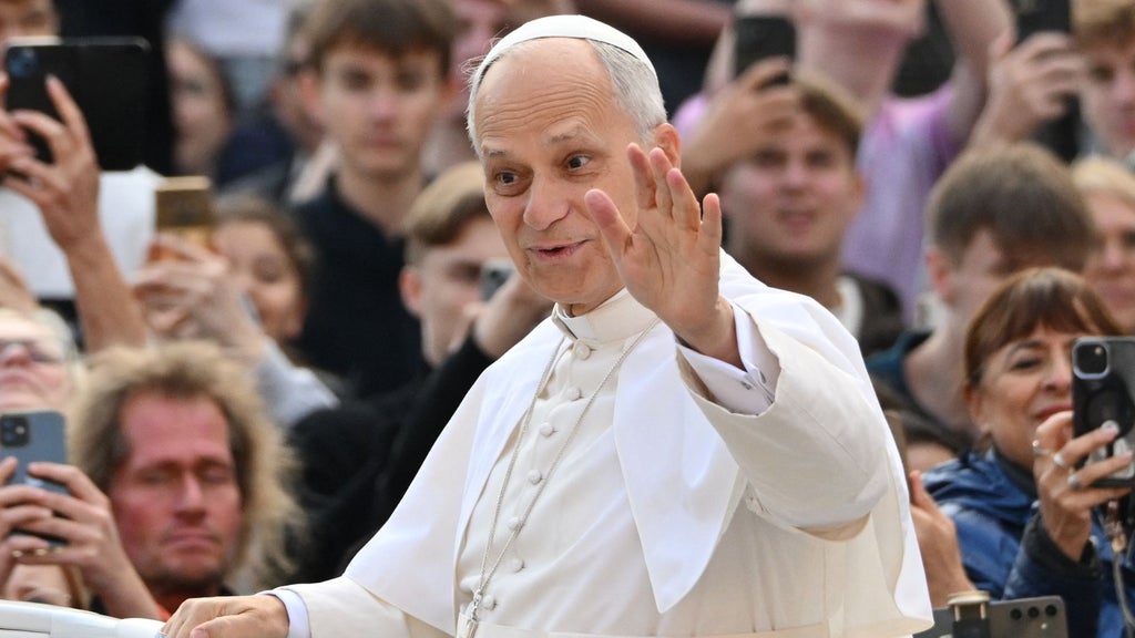 el-ins-lito-regalo-que-recibi-el-papa-le-n-xiv-con-el-que-qued