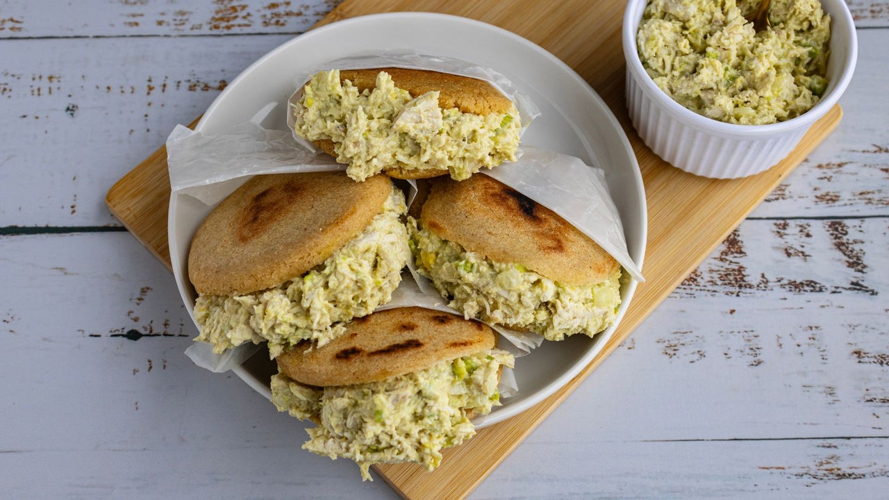 Arepa reina pepiada 100% venezolana: la receta saludable que está ...
