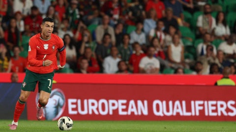 Cristiano Ronaldo en las Eliminatorias europeas para el Mundial 2026. (EFE)