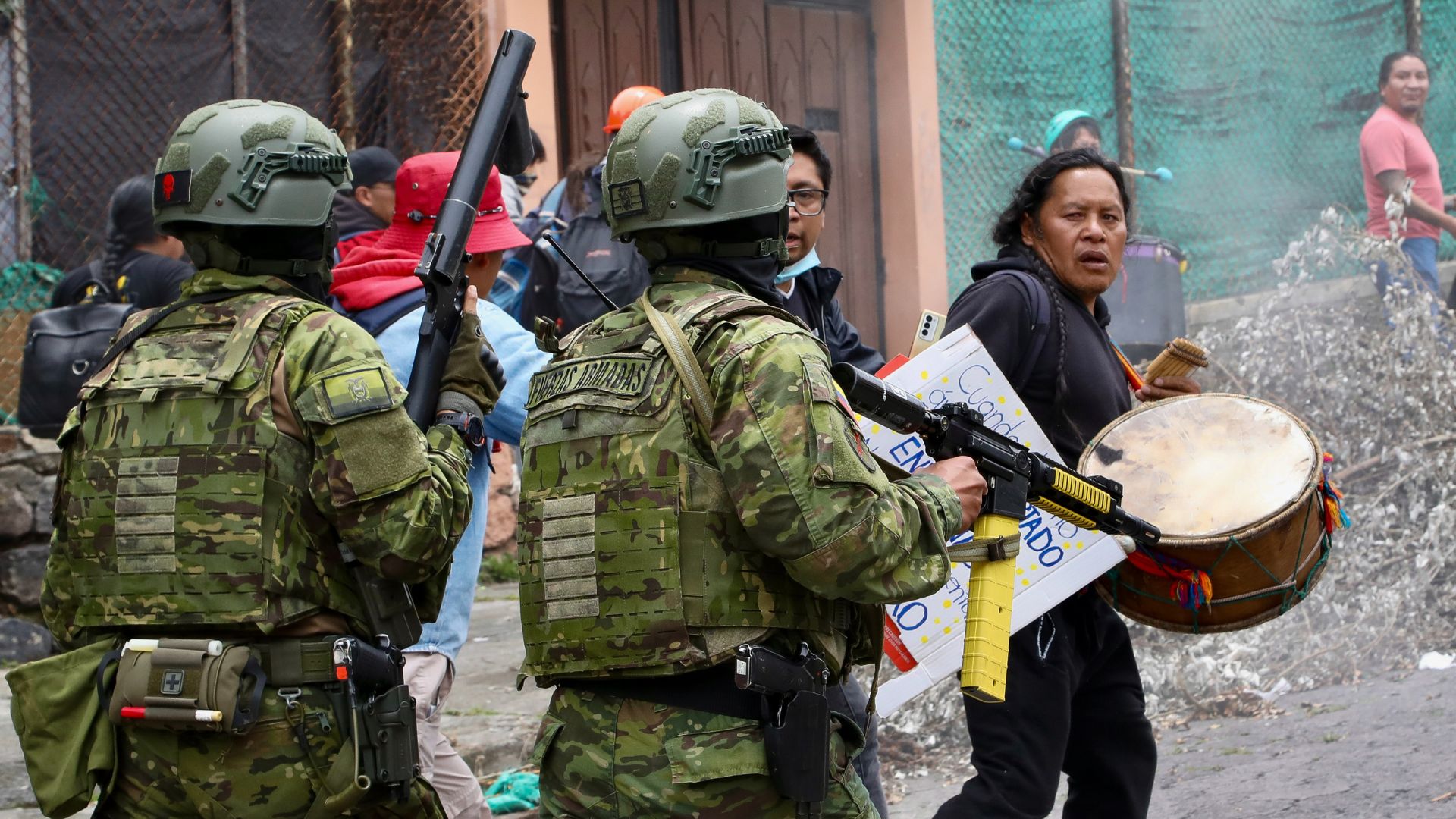Fuerzas Armadas en las manifestaciones del paro indígena en Ecuador - Foto EFE Fuerzas Armadas en las manifestaciones del paro indígena en Ecuador - Foto EFE