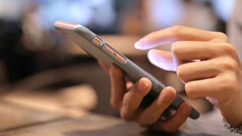 Navegación en celular - Foto de referencia Canva