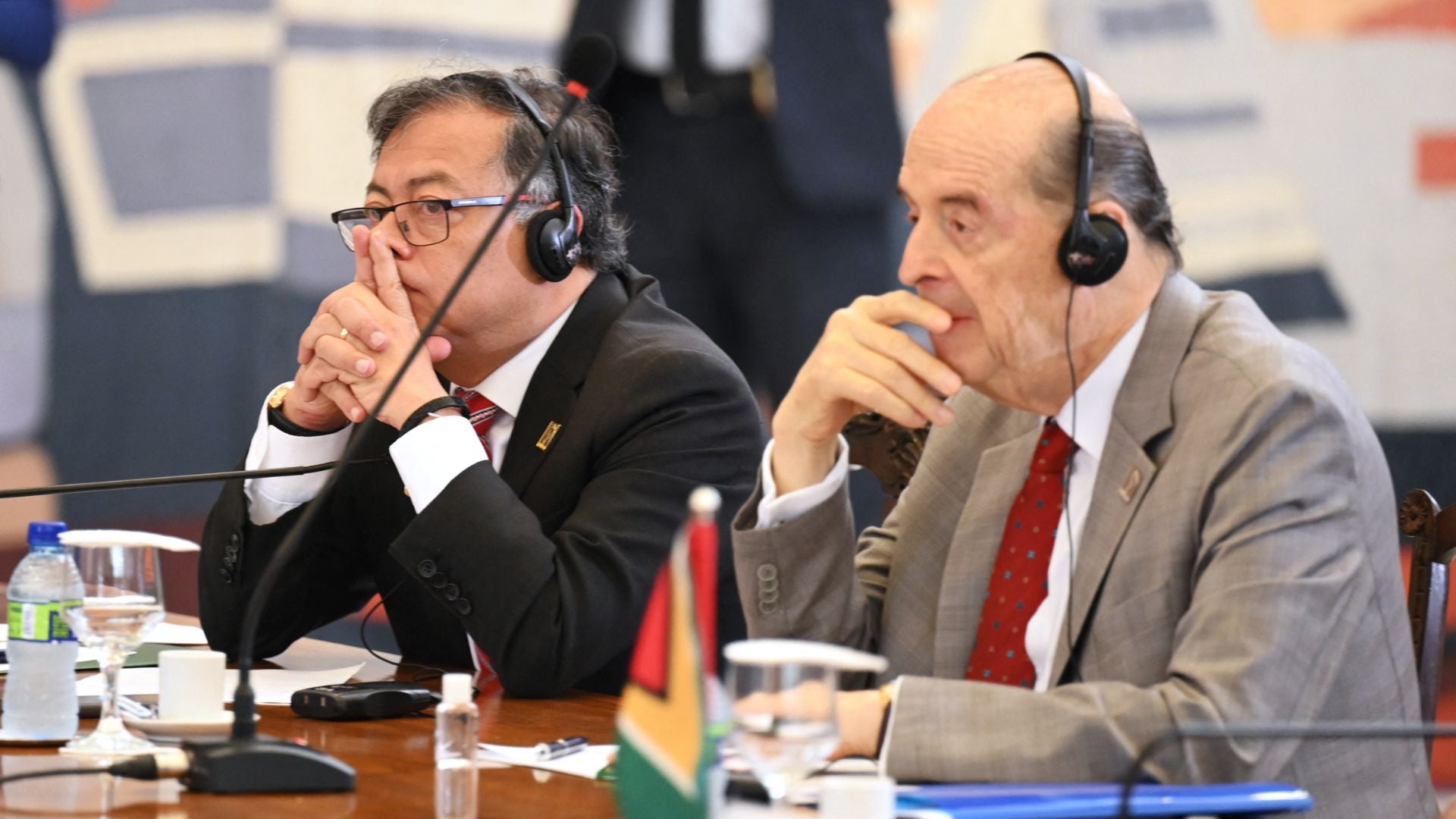 Gustavo Petro y Álvaro Leyva (AFP)