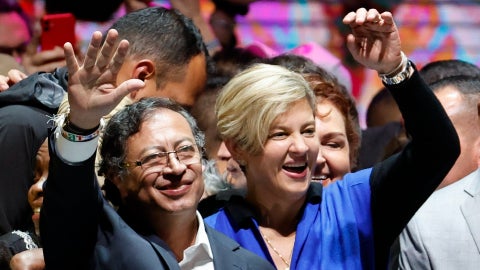 Gustavo Petro y Verónica Alcocer / FOTO: EFE