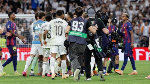 Pelea al final del partido entre el Real Madrid y el Barcelona / FOTO: EFE