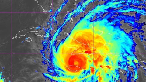 Huracán Melissa se aleja de Jamaica y avanza hacia Cuba como Categoría 4