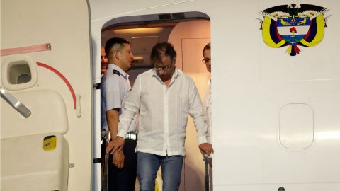 Gustavo Petro en avión presidencial - Foto EFE