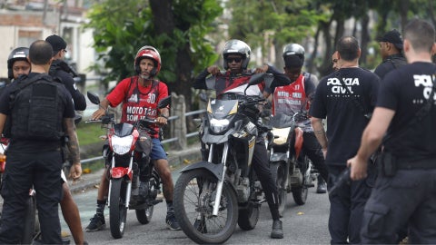 Fusiles de las Fuerzas Armadas venezolanas fueron hallados durante operativo policial en Río de Janeiro - Foto referencia EFE