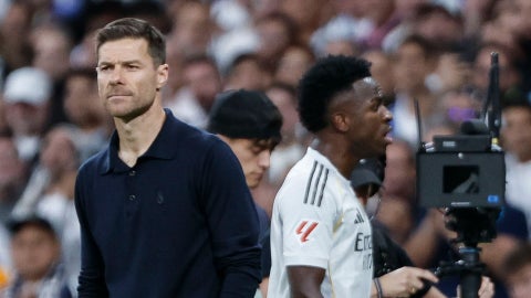 Xabi Alonso y Vinícius Júnior - Foto EFE