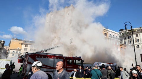 Se cae una parte de la Torre dei Conti de Roma / FOTO: EFE