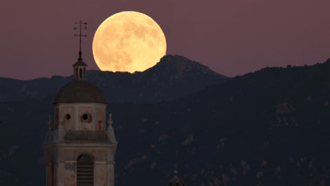 Superluna este 5 de noviembre vista desde Francia - Foto AFP