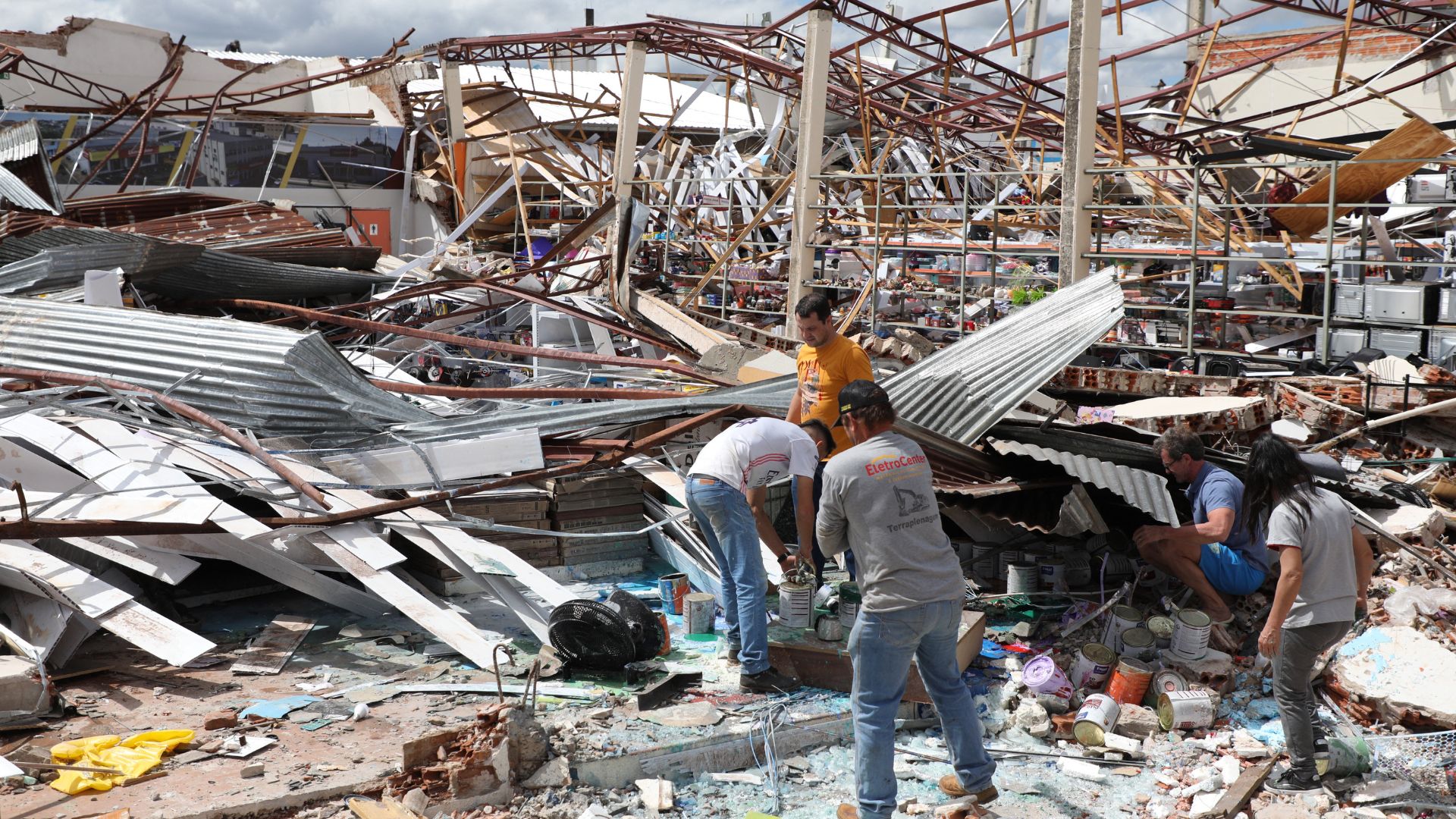 Las devastadoras imágenes que deja tornado en ciudad de Brasil - Foto AFP
