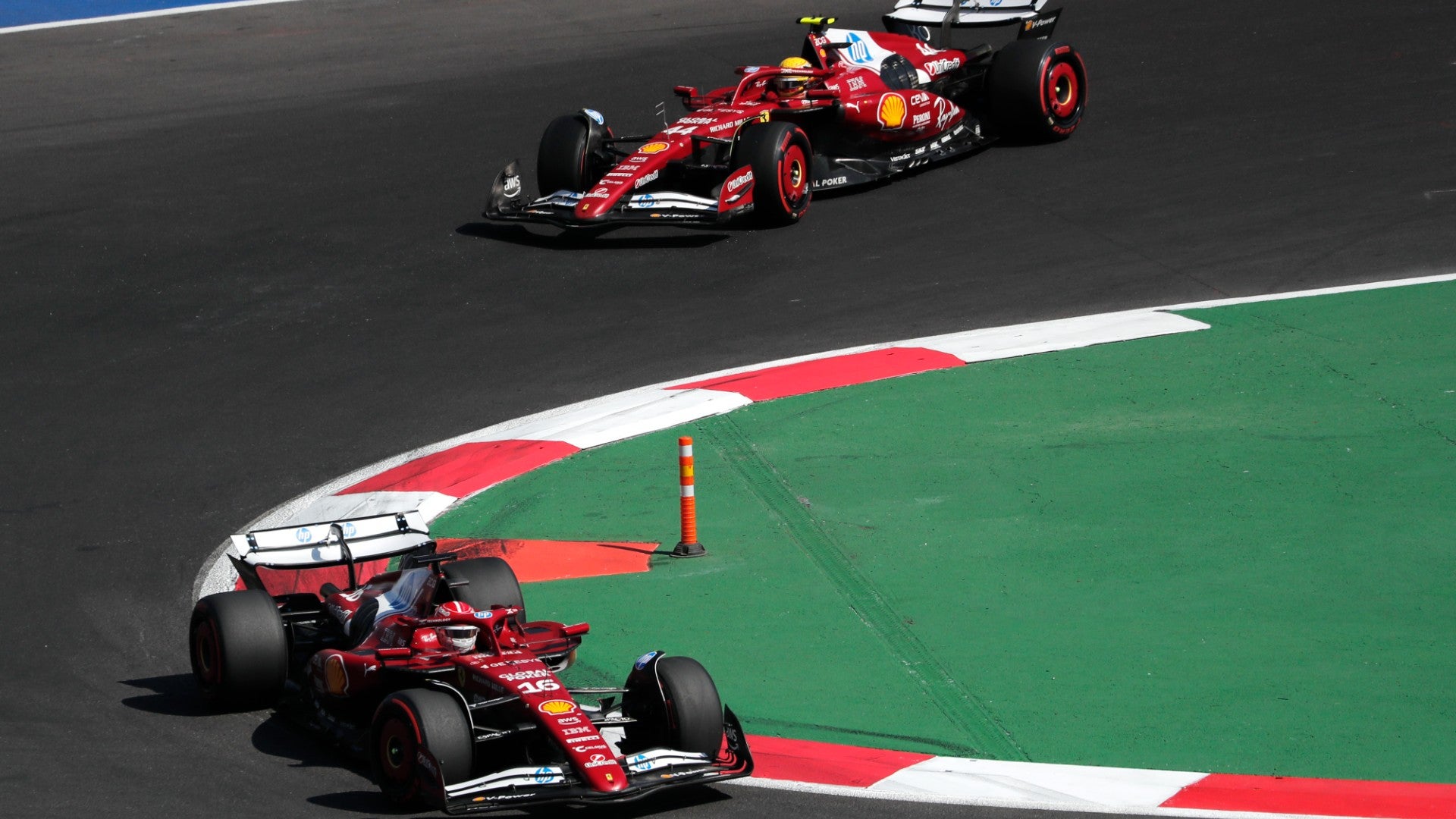 Lewis Hamilton y Charles Leclerc | Foto: EFE