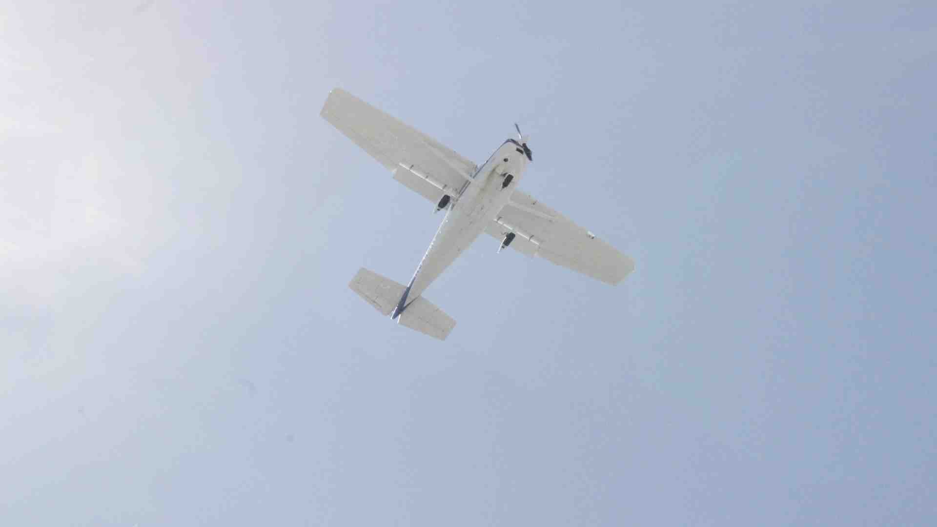 Avioneta tipo Cessna - Foto de referencia por Canva