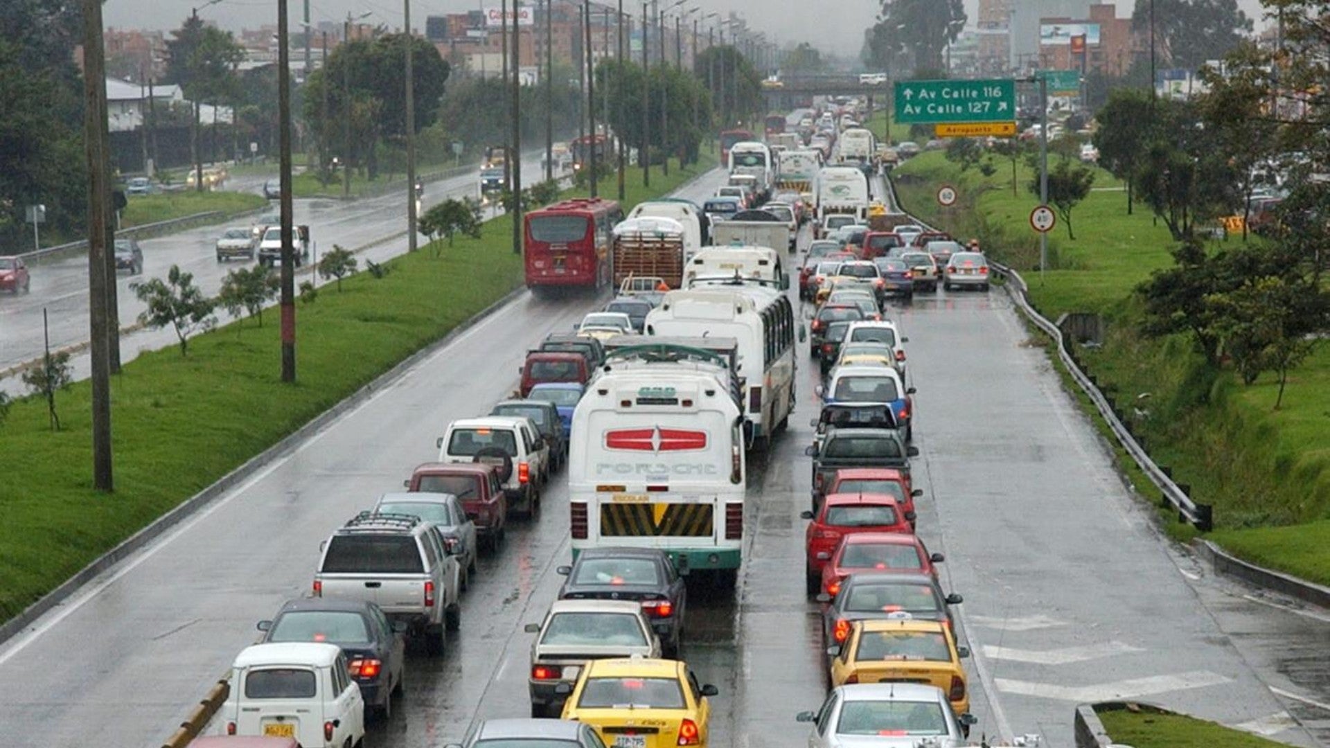 Tránsito en Bogotá. (EFE)