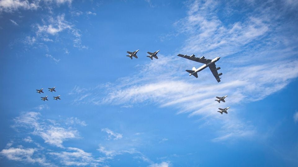Imágenes del portaviones Gerald R. Ford durante ejercicios en el Atlántico - Fotos Departamento de Guerra/Seaman Zamirah Connor