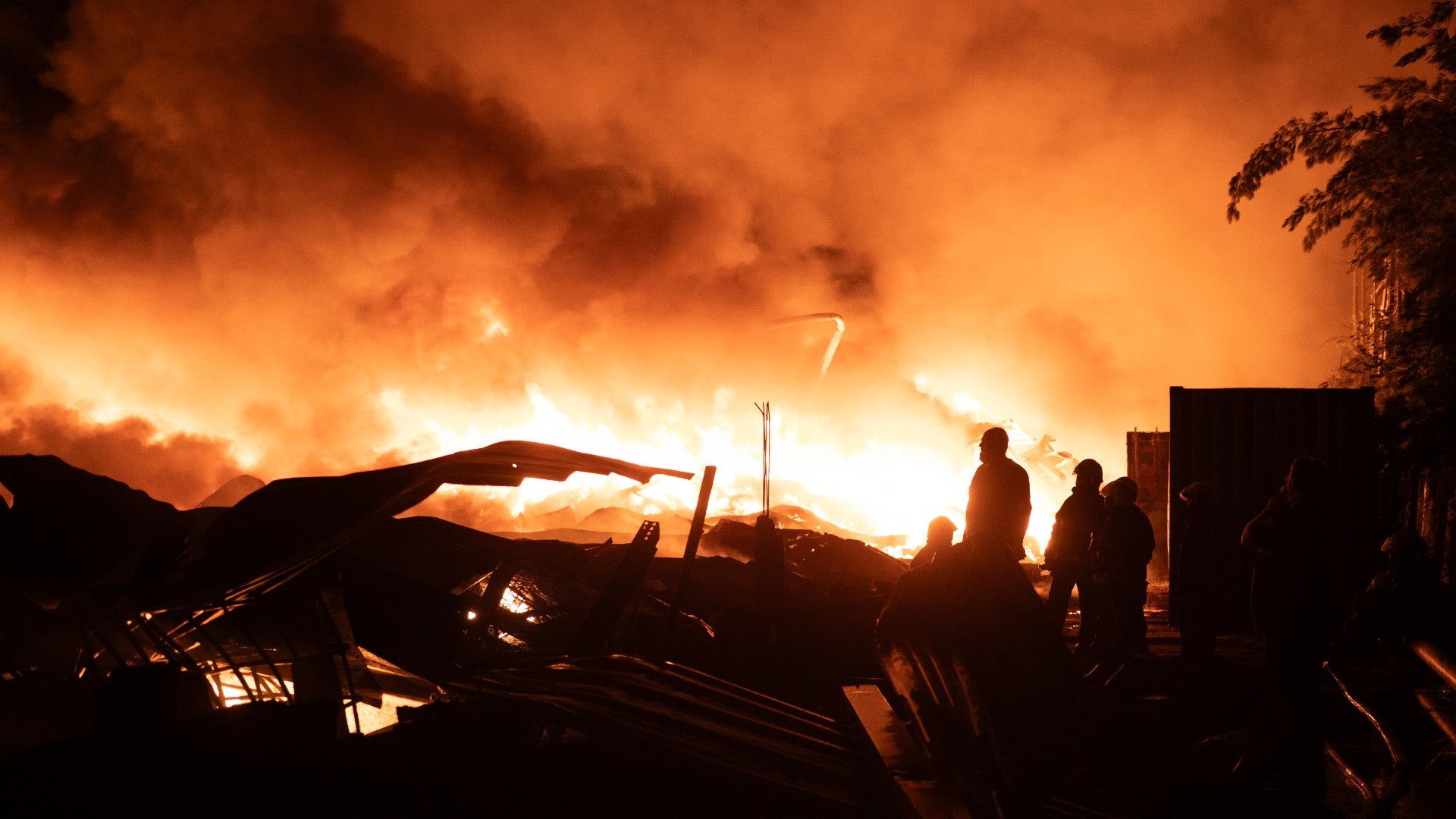 Explosión sacudió un polo industrial en la localidad de Ezeiza, provincia de Buenos Aires - Foto: EFE