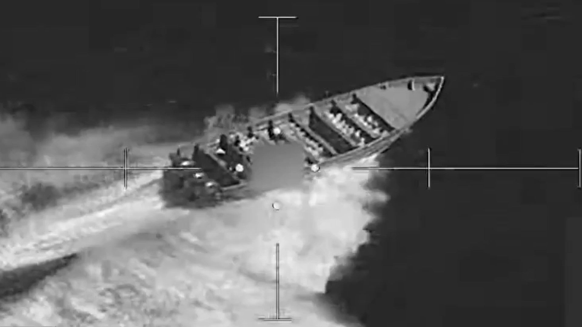 Ataque cinético a una narcolancha en el Pacífico | Foto video: Comando Sur