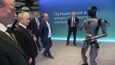 Un robot llamado Green bailó para el presidente ruso, Vladimir Putin - Foto Reuters