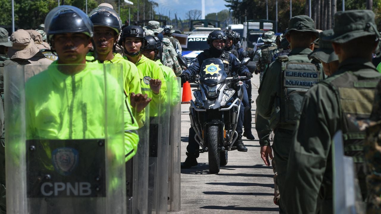 Cuerpo de Policia Nacional Bolivariana y Ejército Bolivariano - Foto AFP