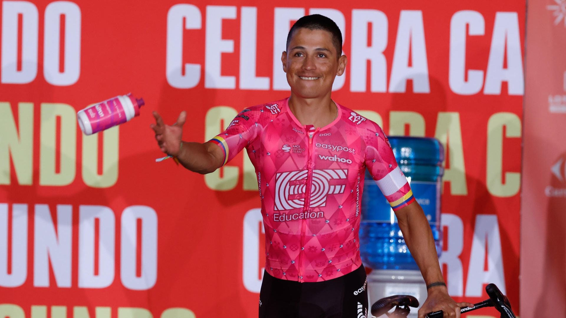 Esteban Chaves puso fin a su carrera como ciclista - Foto: EFE