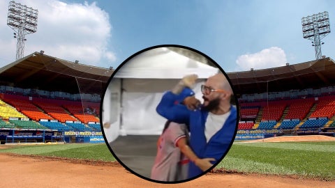 Estadio José Bernardo Pérez (Carabobo, Venezuela) / Fanático de los Navegantes del Magallanes - Fotos: EFE / X