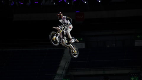 Motociclista acrobático | Foto referencia: EFE