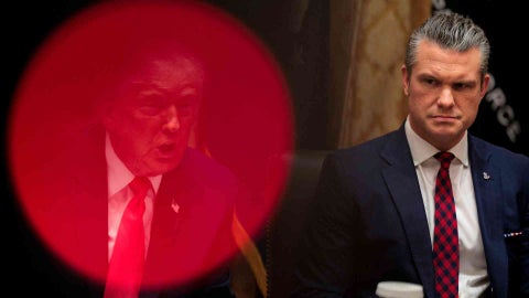 el secretario de Guerra, Pete Hegseth,