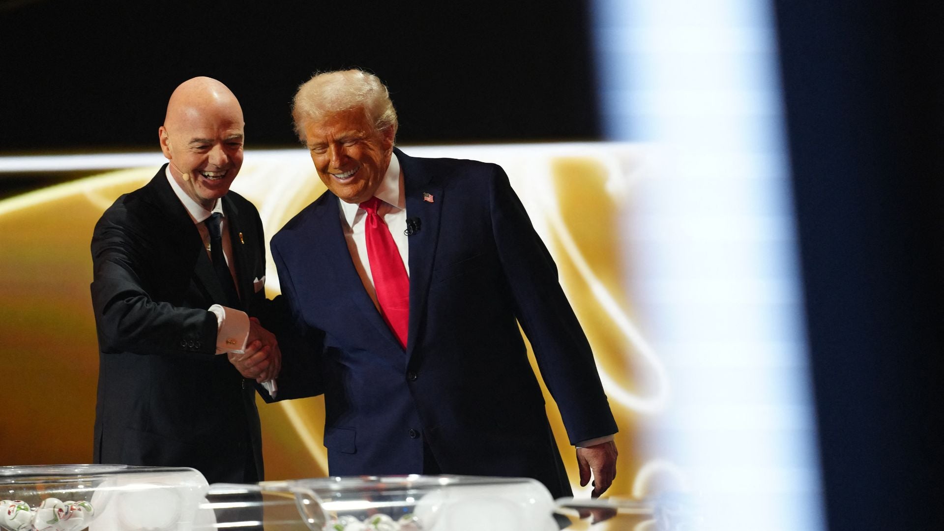 Donald Trump y Gianni Infantino (AFP)
