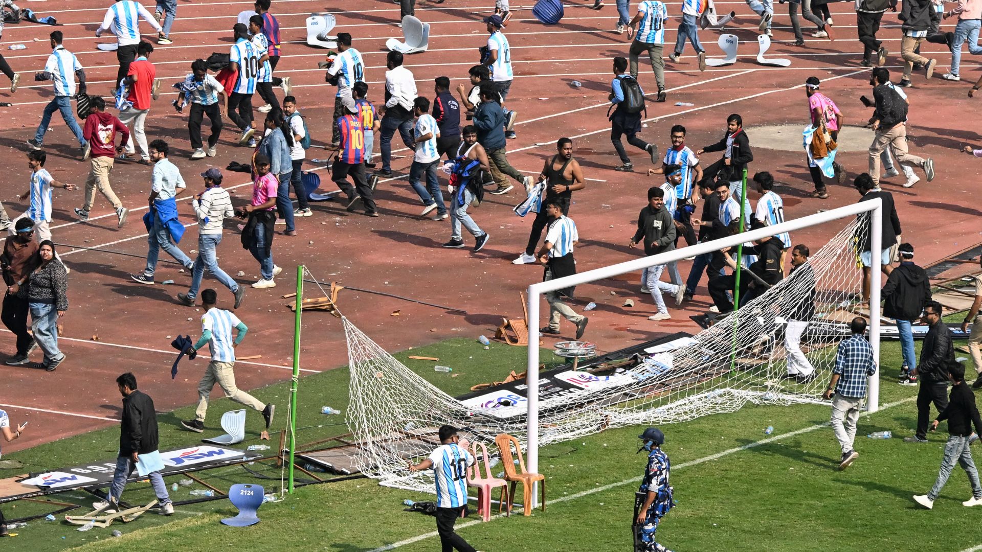 Caos y descontrol tras llegada de Lionel Messi a estadio de Calcuta - Foto AFP