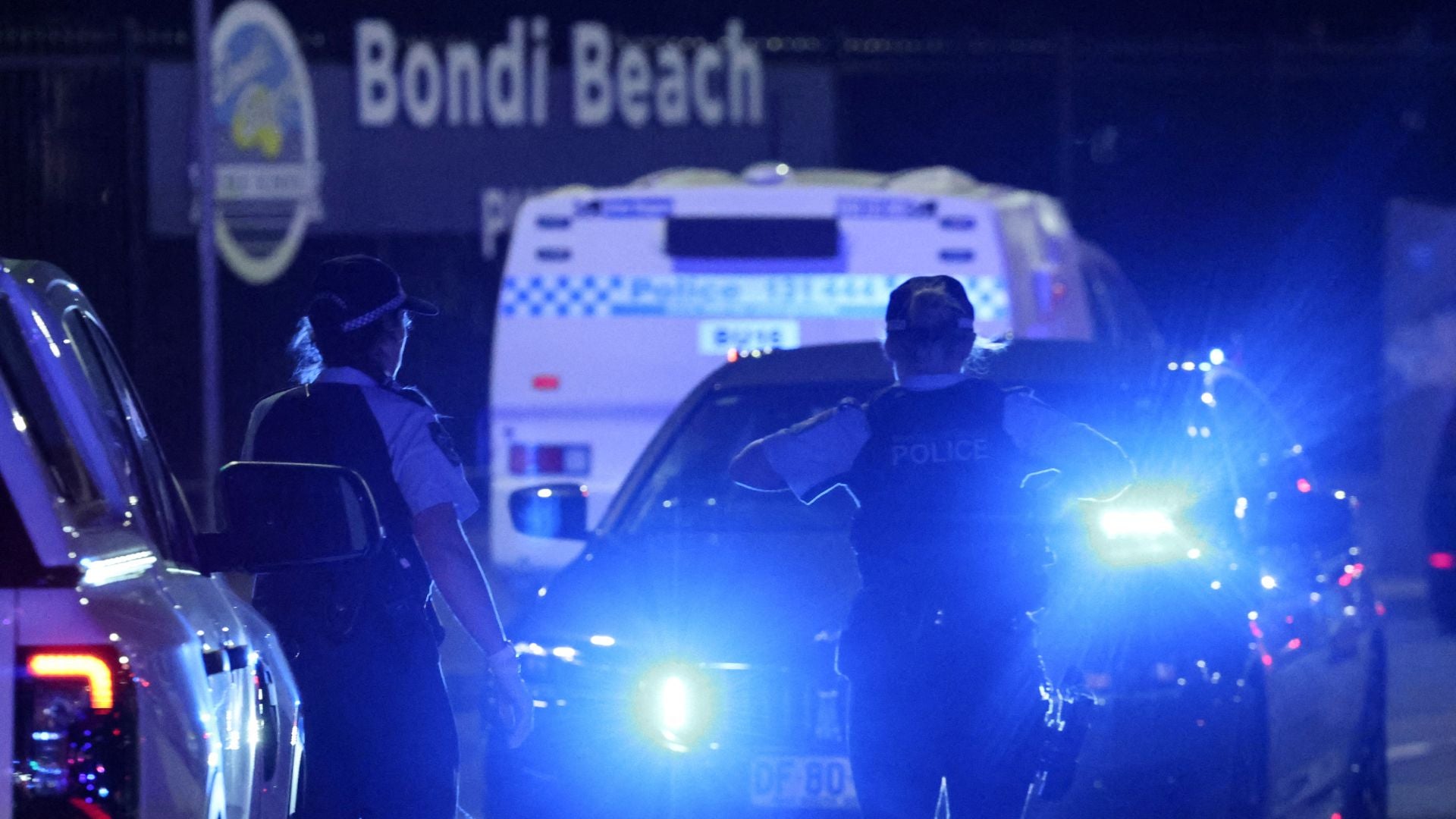 Ataque terrorista antisemita en una popular playa de Sidney, Australia, deja al menos 12 muertos - AFP