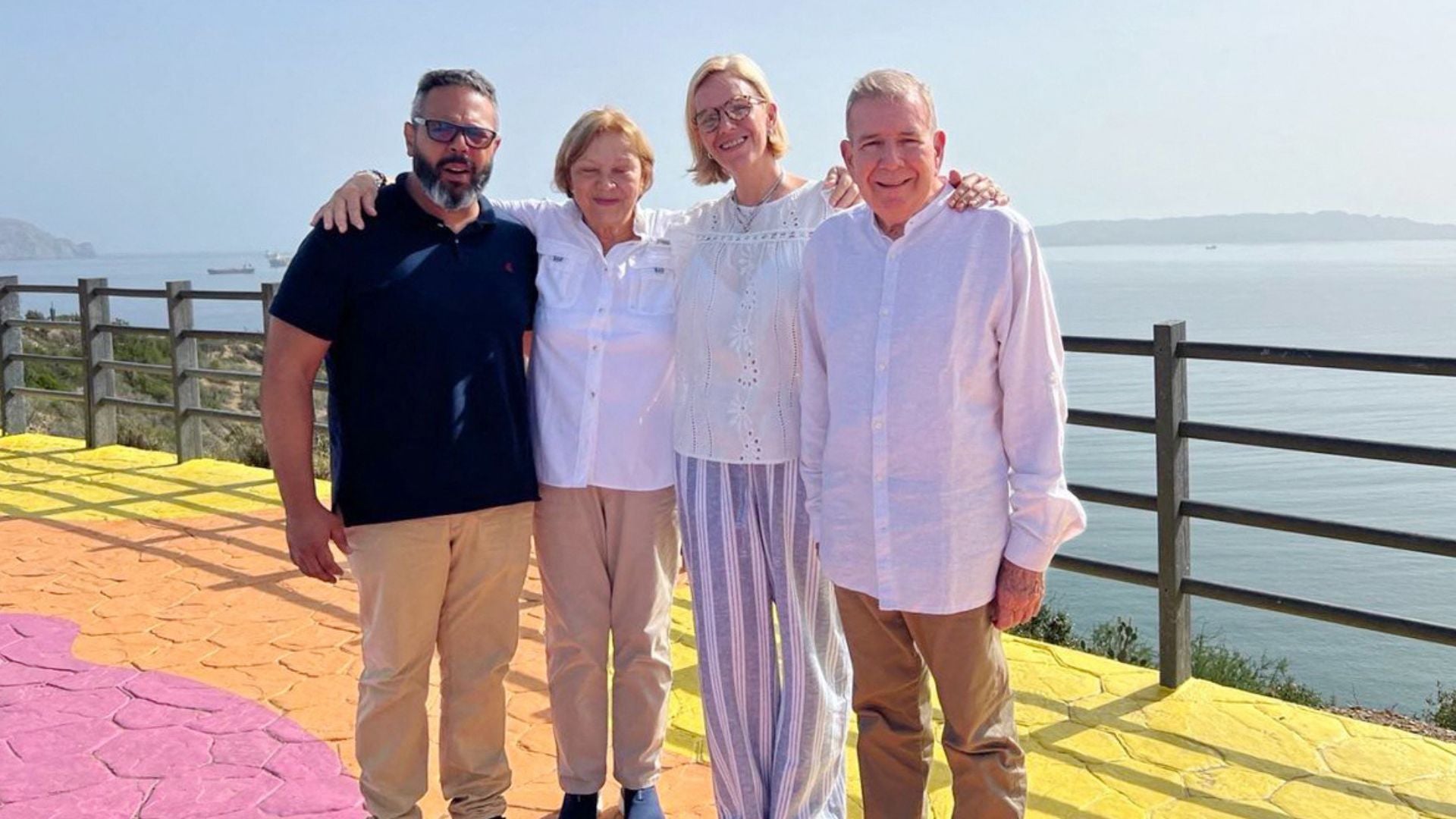 Edmundo González y su familia | Foto AFP