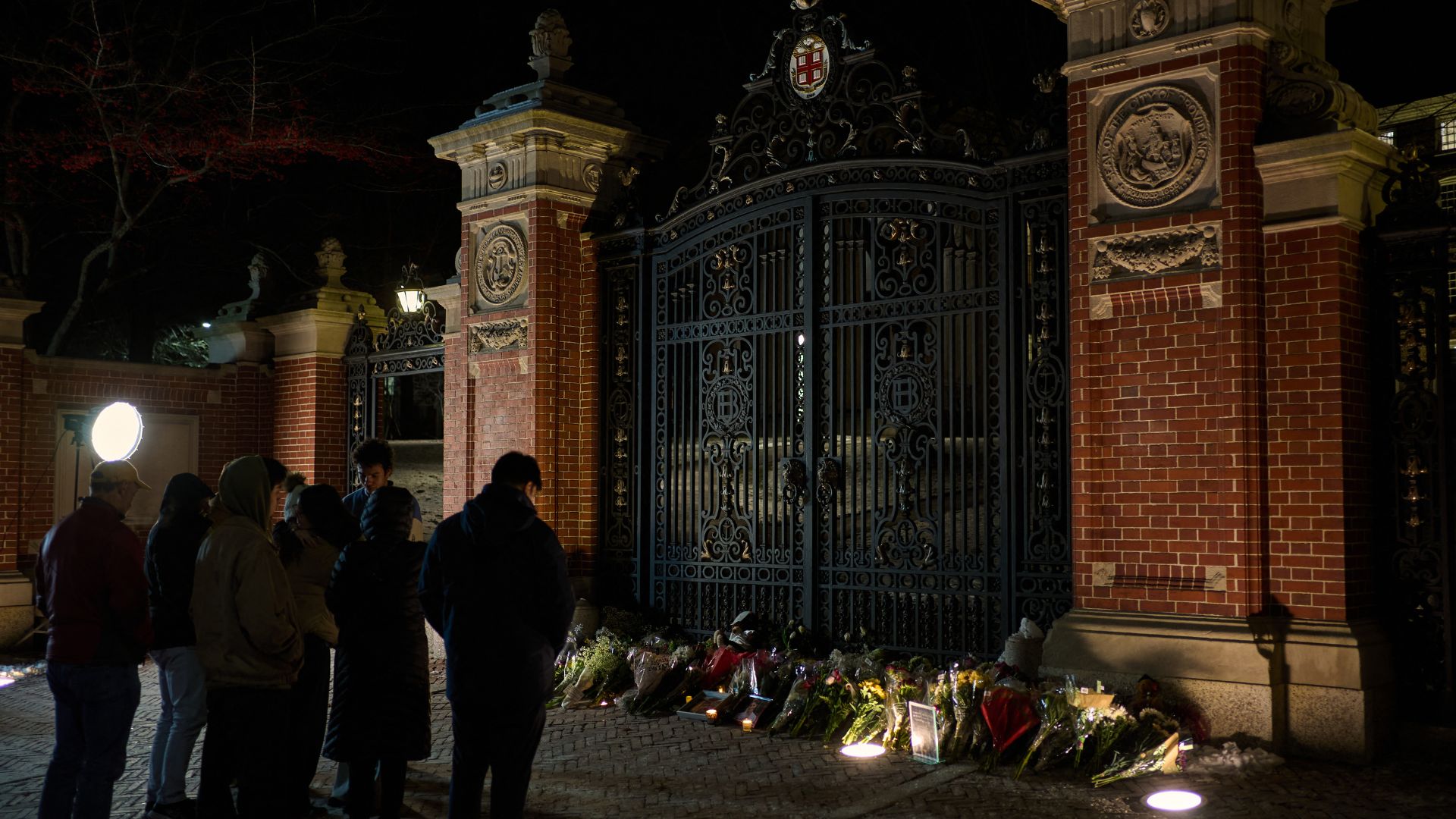 Estados Unidos suspende uno de sus programas de visas tras ataque en Universidad de Brown - AFP