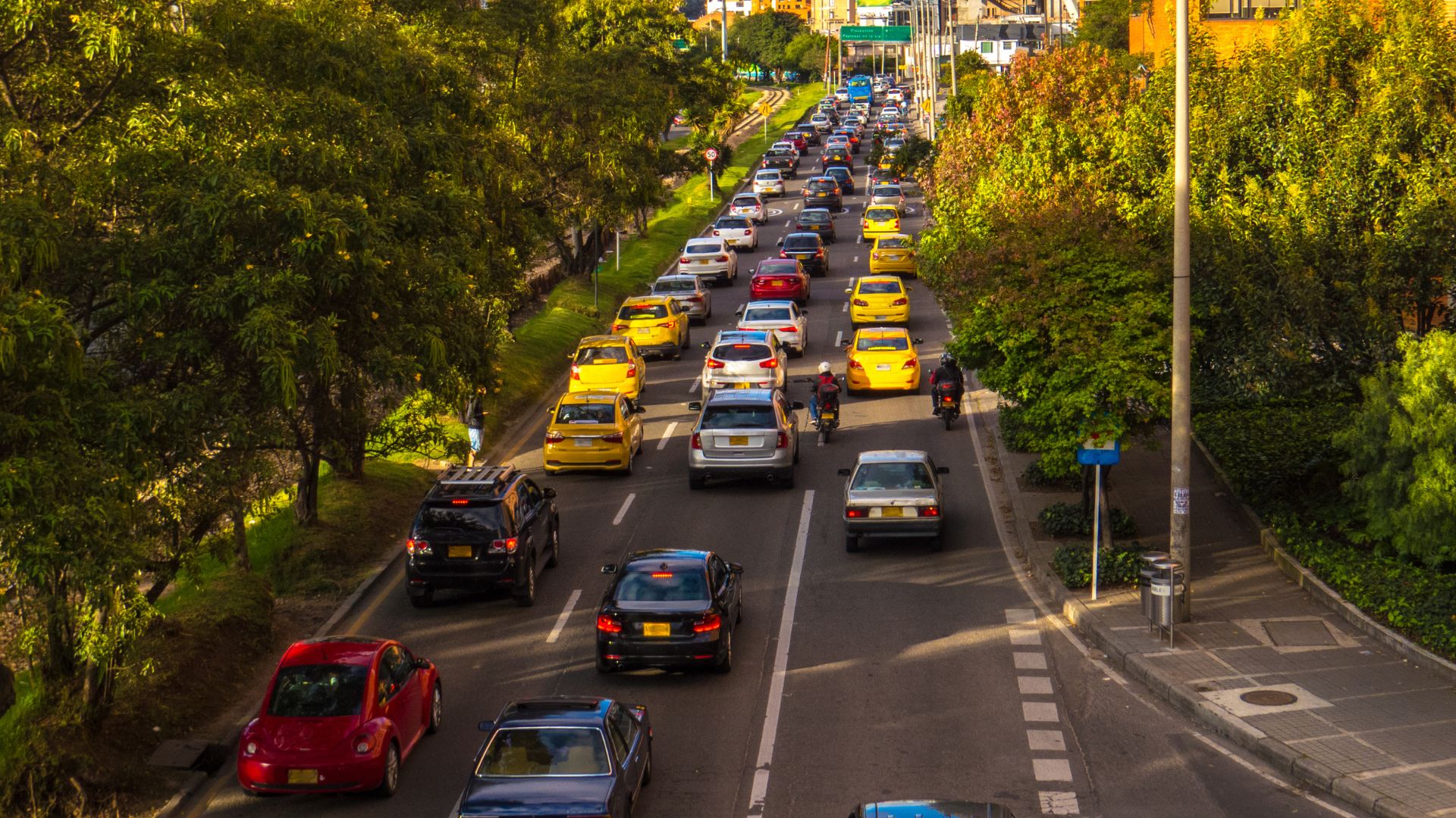 Tráfico vehicular en Colombia - Foto de referencia Canva
