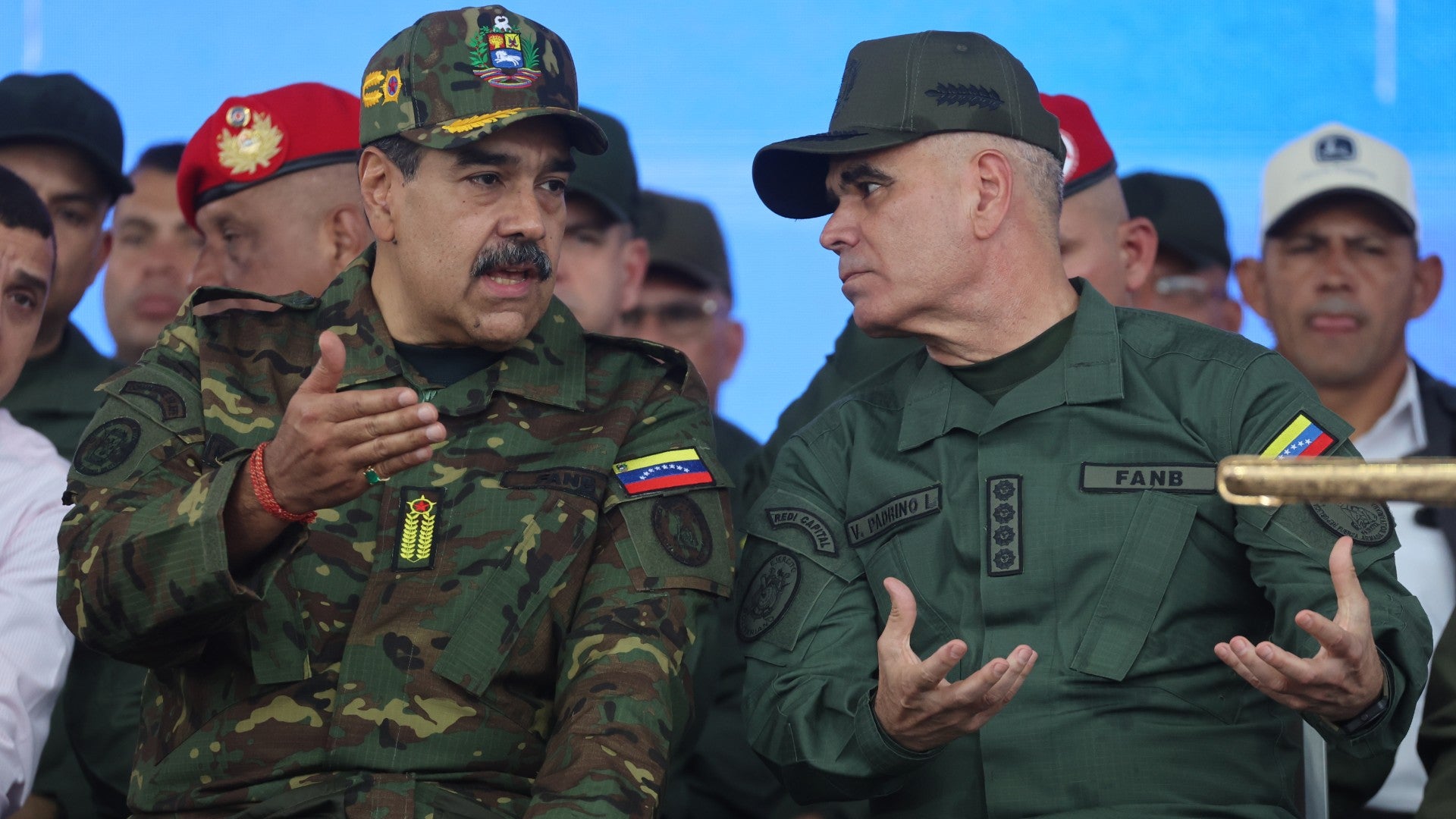 Nicolás Maduro y Vladimir Padrino López, jefes del régimen venezolano - Foto: EFE