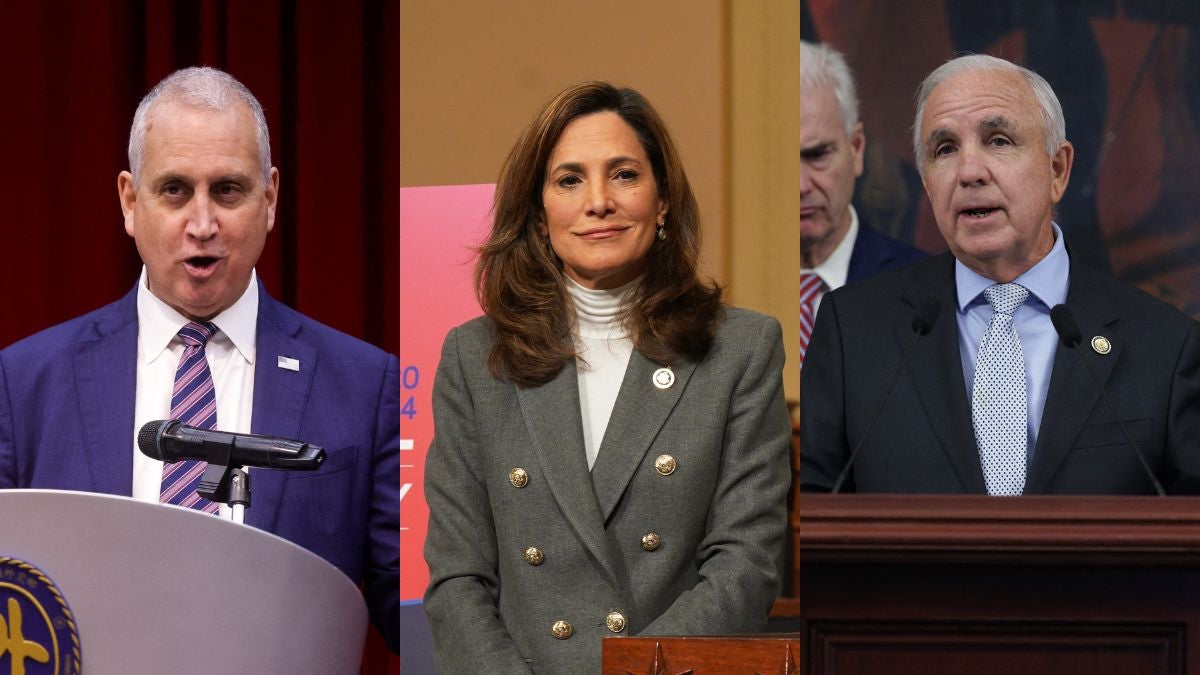 Mario Díaz-Balart, María Elvira Salazar y Carlos Gimenez (AFP)