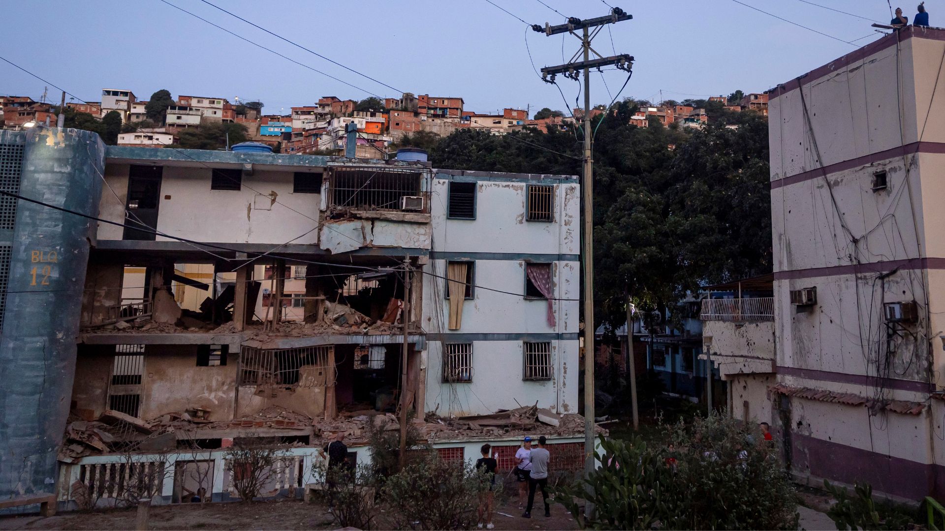 Edificio afectado en Venezuela tras ataque de EE. UU. - Foto EFE