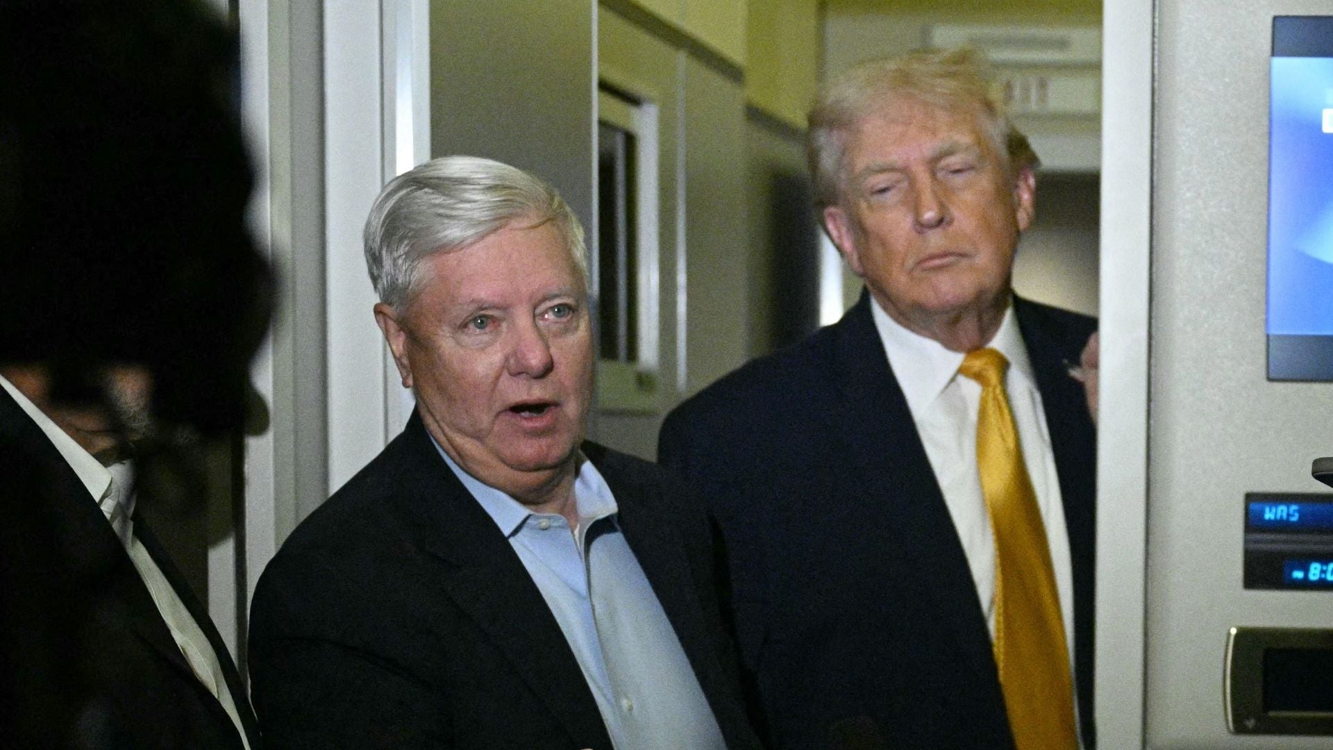 Lindsey Graham y Donald Trump en el Air Force One - Foto AFP
