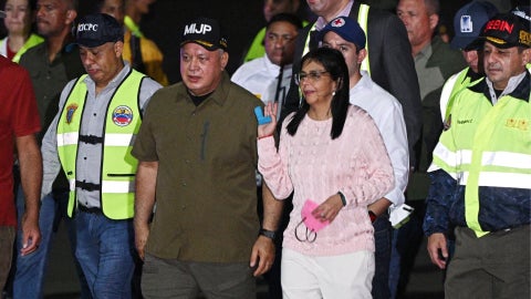 Congresista de EE. UU. advierte que Delcy Rodíguez "debe entregar a Diosdado"  y cobrar millonaria recompensa para evitar un golpe de Estado | NTN24.COM