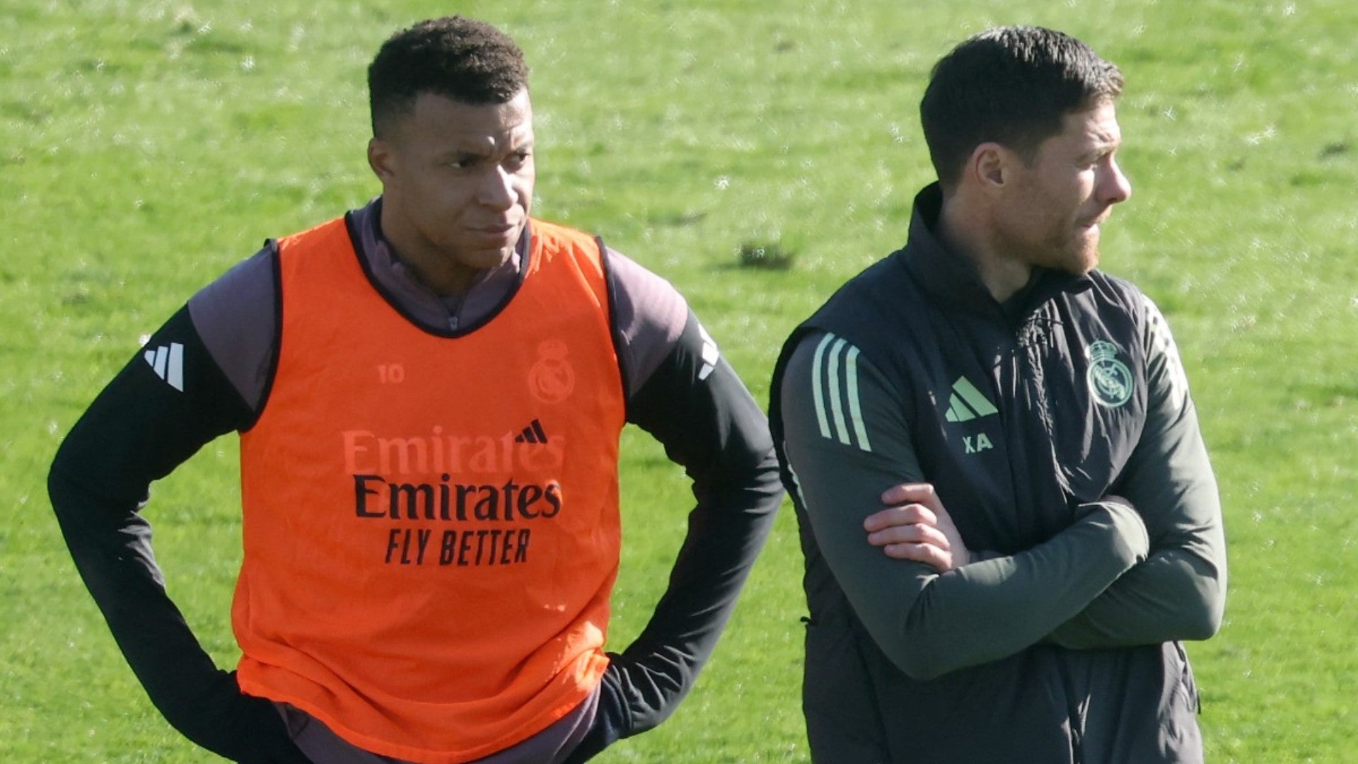 Kylian Mbappé, futbolista francés y Xabi Alonso, entrenador español - Foto: AFP