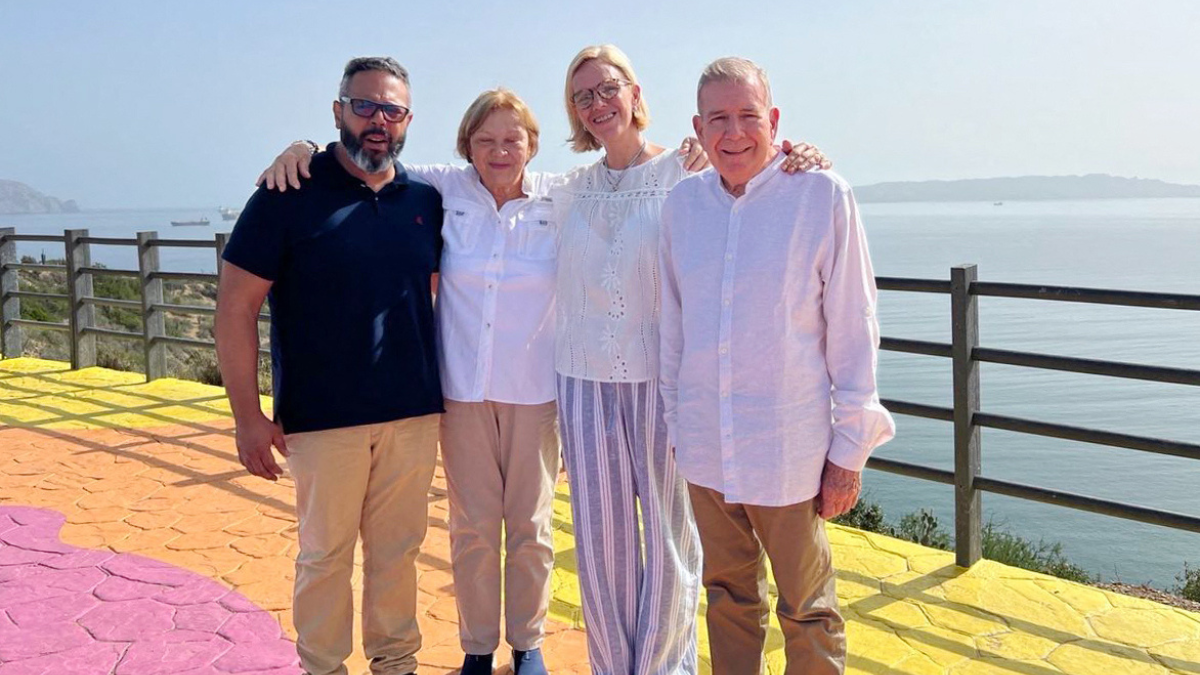 Edmundo González y su familia (AFP)