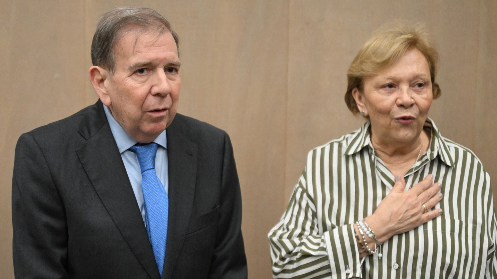 Edmundo González y su esposa Mercedes López de González - Foto: AFP