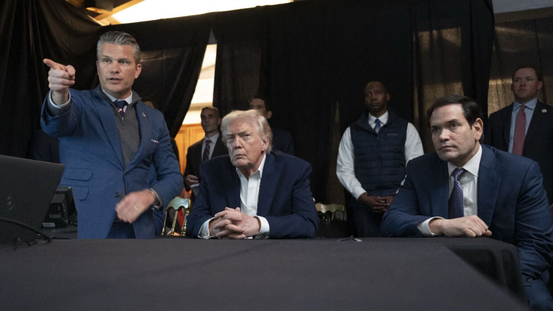 Pete Hegseth, Donald Trump y Marco Rubio viendo el operativo en Caracas - Fotos AFP