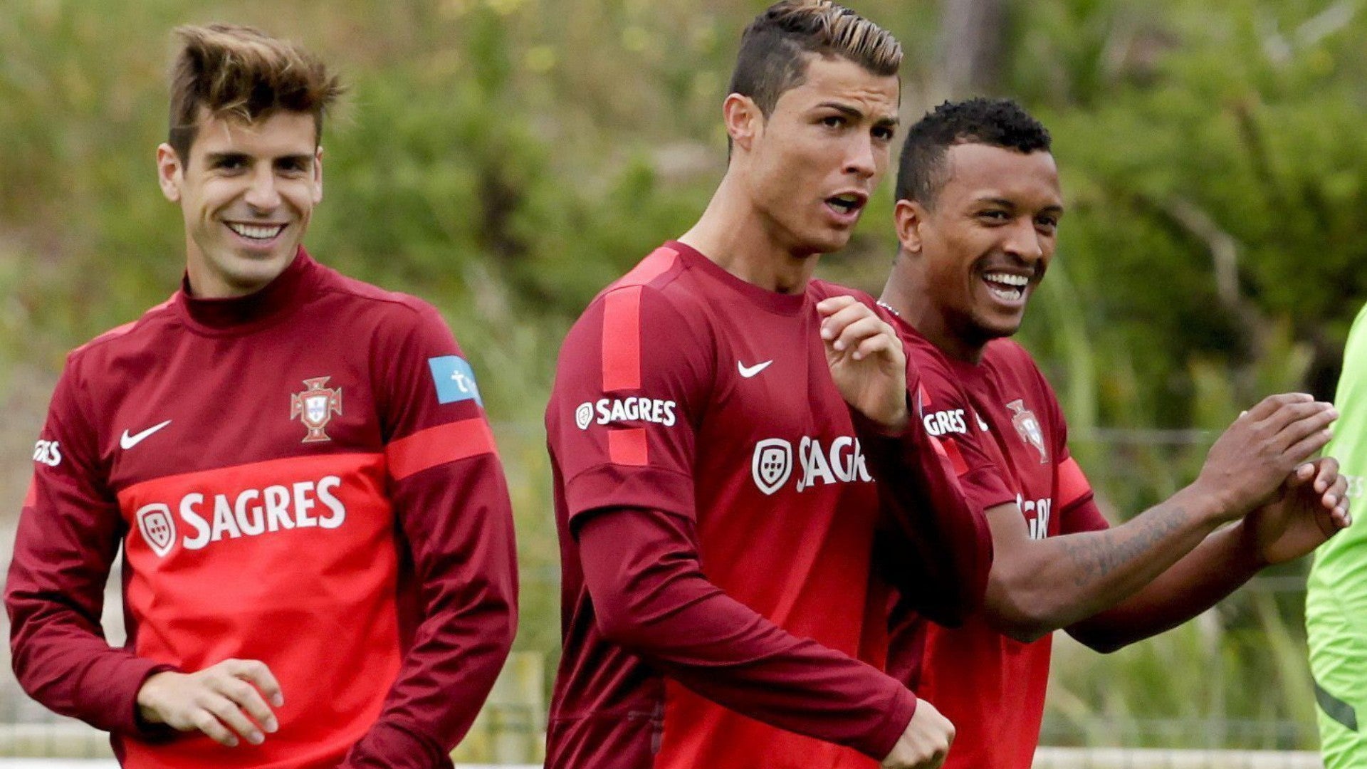 Cristiano Ronaldo junto a Miguel Veloso y Luis Cunha "Nani" | Foto: EFE