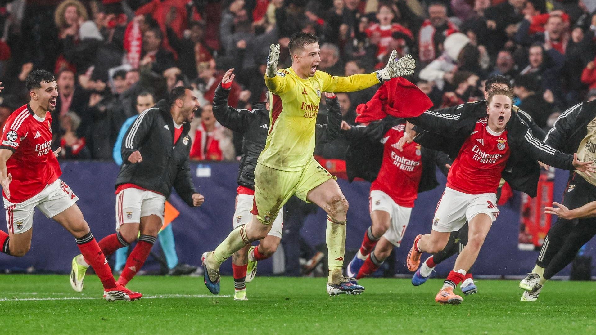 Portero del Benfica celebra gol ante Real Madrid - Foto: EFE