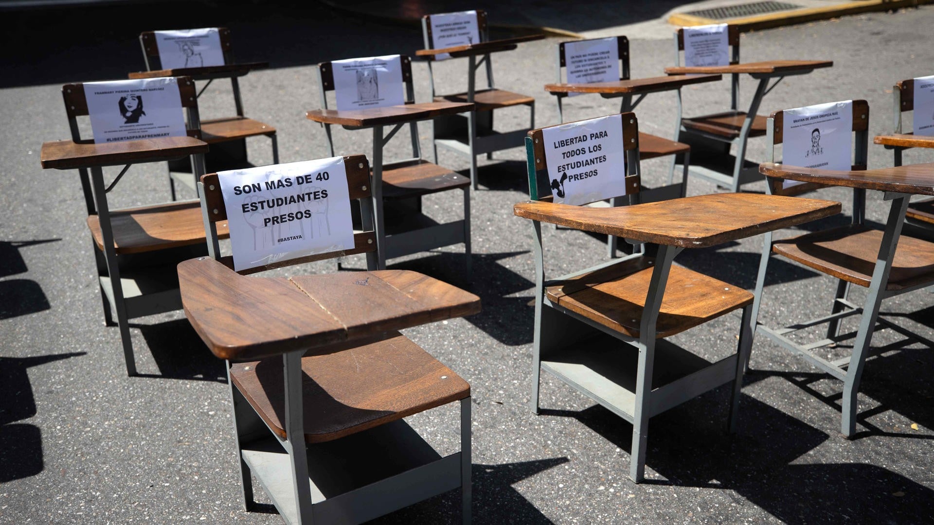 Estudiantes universitarios piden la liberación de presos políticos en Venezuela - Foto: EFE