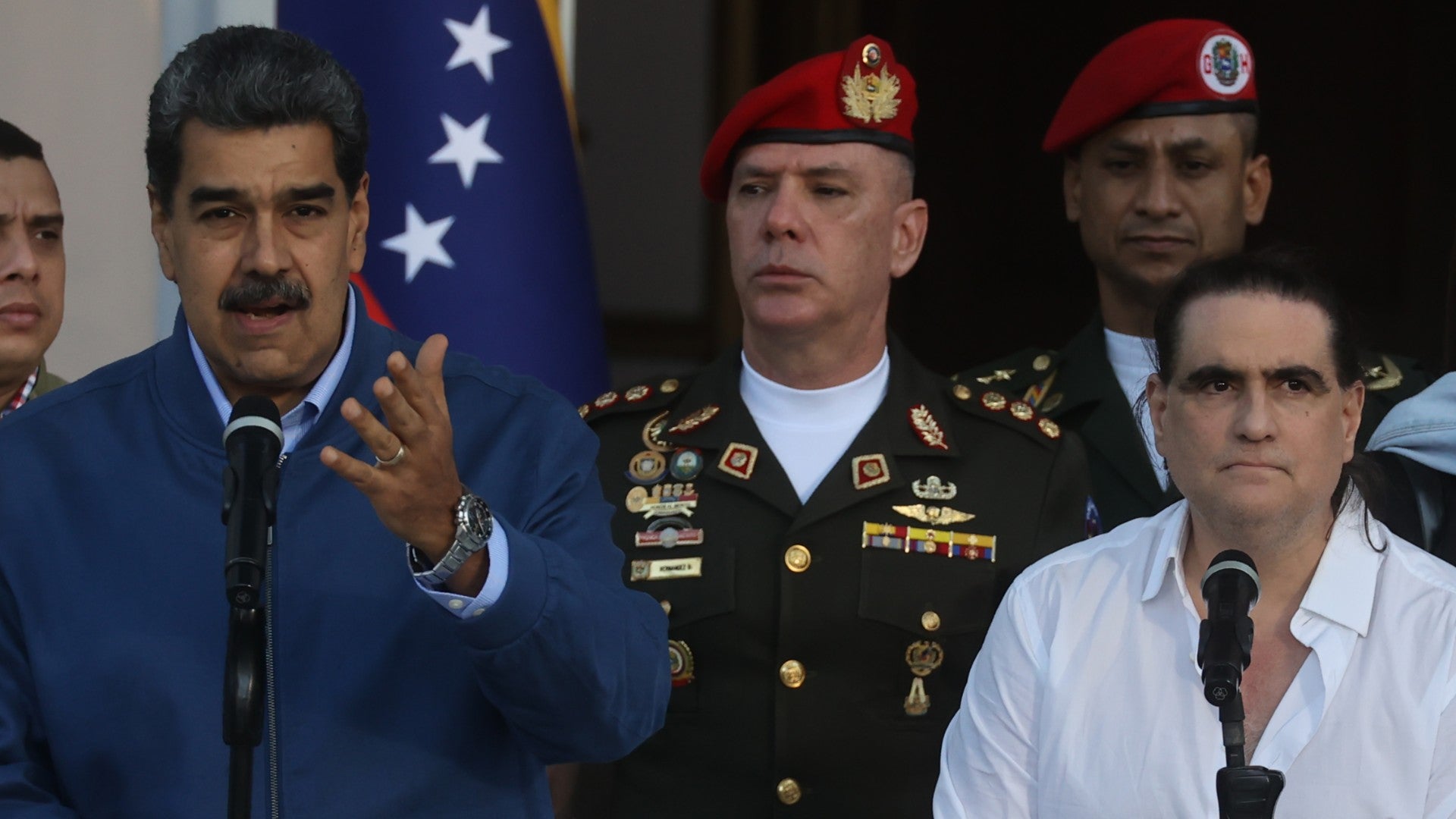 Nicolás Maduro, exjefe del régimen venezolano, junto a Alex Saab, exministro de Industrias y Producción Nacional de la dictadura venezolana, y otros colaboradores del régimen - Foto de referencia: EFE