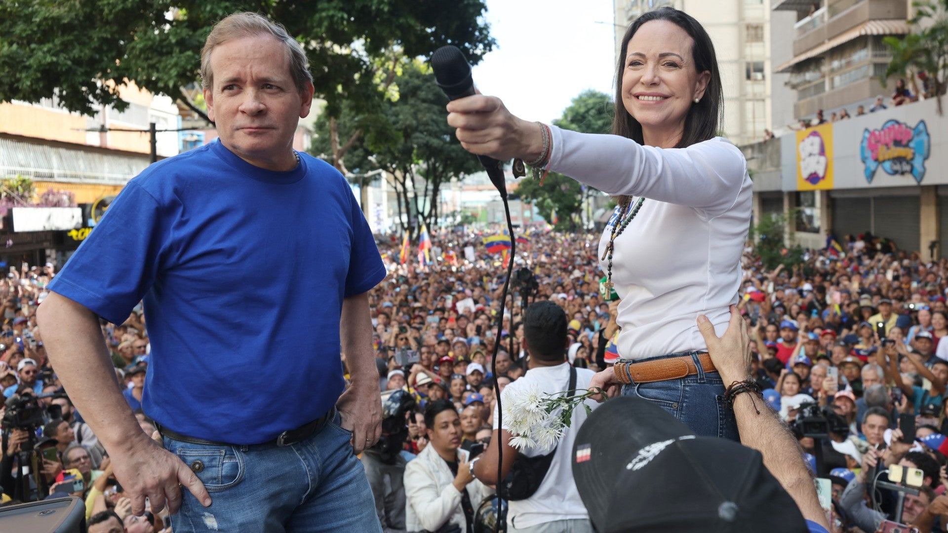 Juan Pablo Guanipa, exprisionero político venezolano y María Corina Machado, premio Nobel de la Paz - Foto: EFE