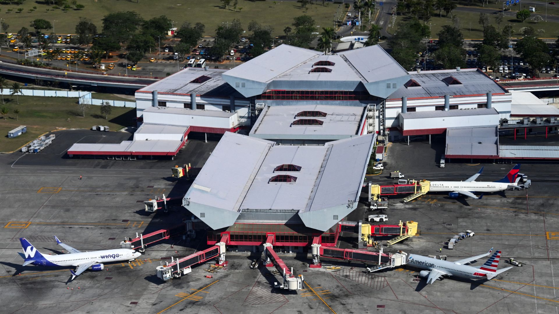 Cuba se queda sin combustible para aviones en medio de presión de Estados Unidos - AFP
