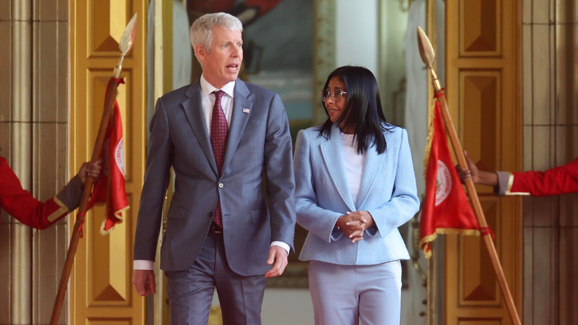 El secretario de energía de EE. UU., Chris Wright, y Delcy Rodríguez - Foto: EFE