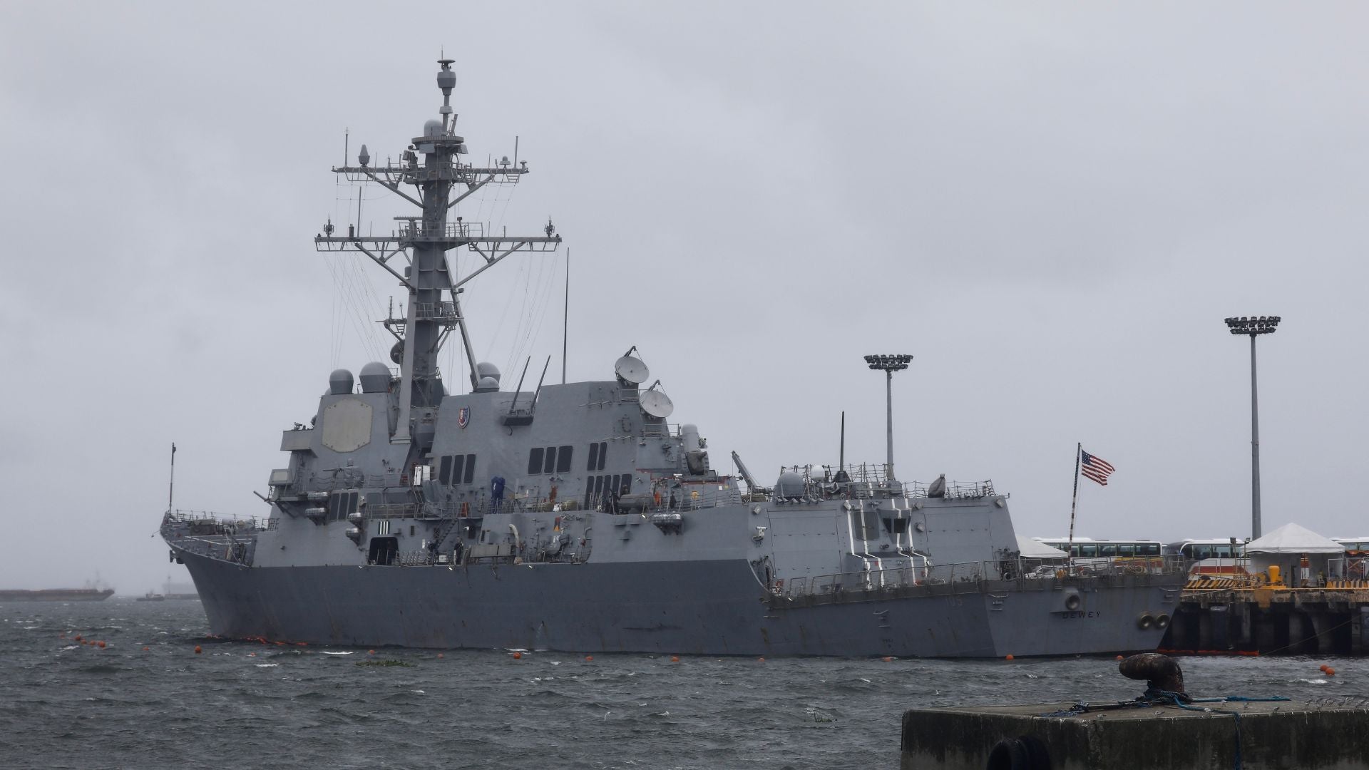 Buque destructor clase Arleigh Burke USS Truxtun - Foto EFE